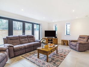 TV - 4 bedroom accommodation in Wicken, near Soham (Wicken, near Soham)