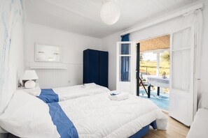 3 bedrooms, in-room safe, WiFi, bed sheets - Blue House - Recently renovated (corfu)