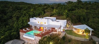 Amelia’s your private, fully staffed Jamaican Retreat, walk to sea & best views