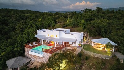 Amelia’s your private, fully staffed Jamaican Retreat, walk to sea & best views