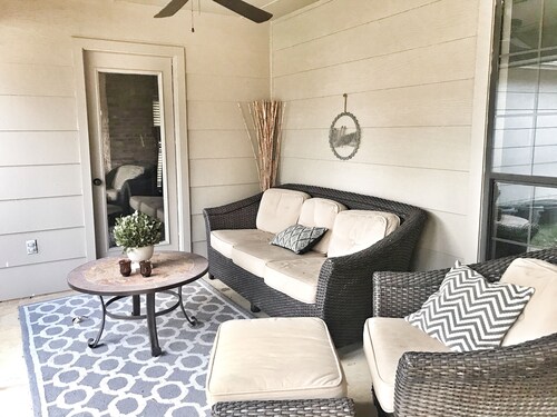 The Willow Oak Large 2400 sf home 3 bed 2 bath