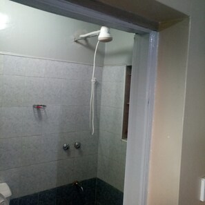 Single Room | Pancuran Bilik Mandi