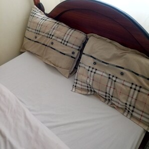 Single Room | Desk, free WiFi, bed sheets - Kihome Inn Lodge (Gilgil)