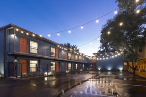 Exterior - Vintage Studio in Artsy, Modern Walkable Montrose Area! (Houston)