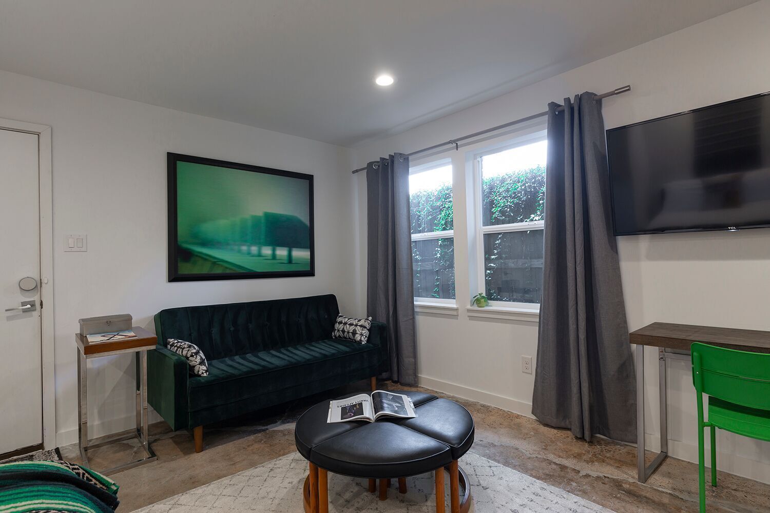 Stylish Green Studio in Montrose at the Park JJ