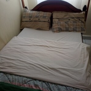 Single Room | Desk, free WiFi, bed sheets - Migingo Lodge (Gilgil)