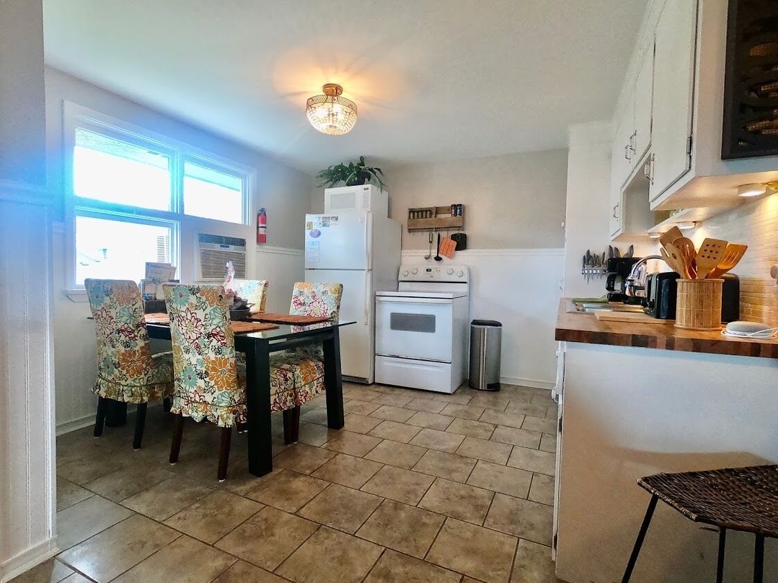 The Village Flat *BEST SPOT IN WNY!*