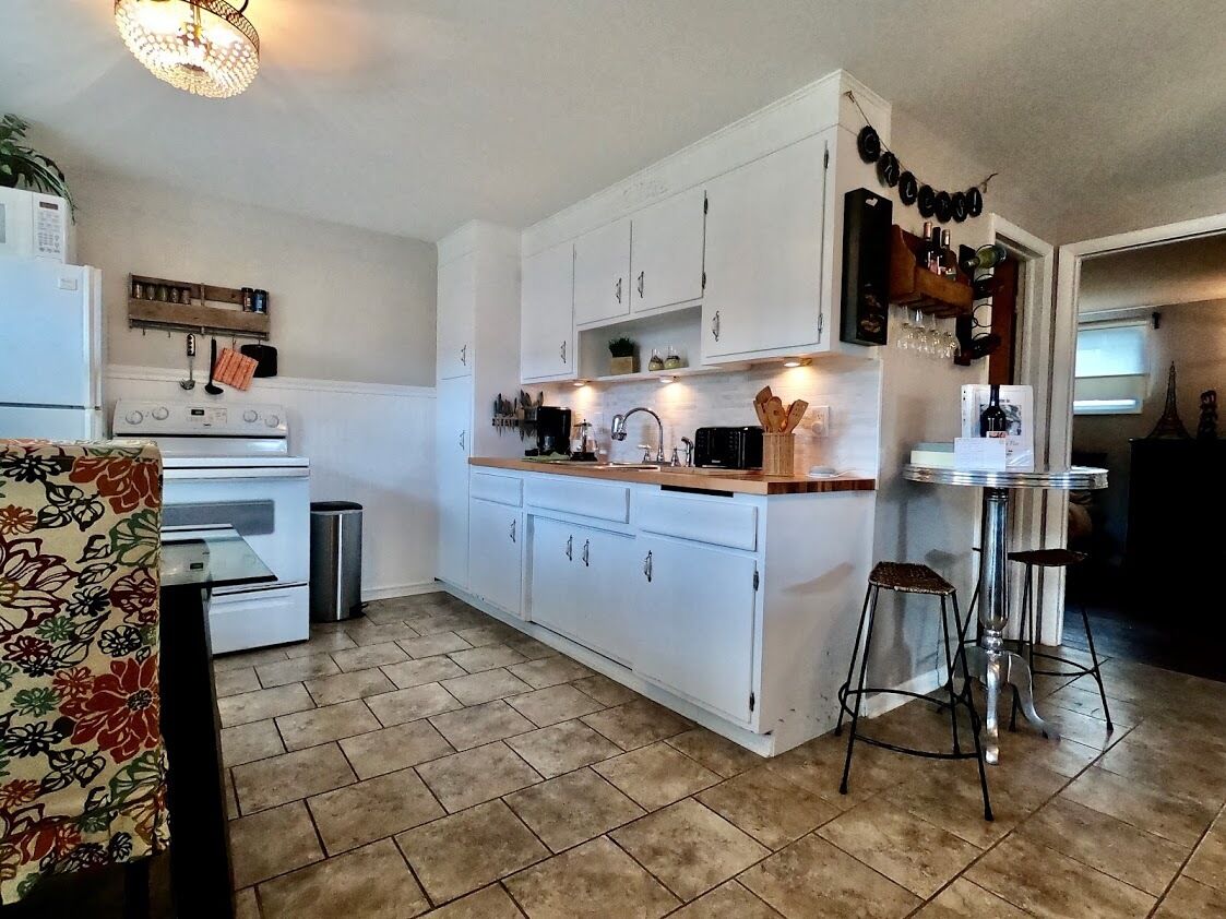 The Village Flat *BEST SPOT IN WNY!*