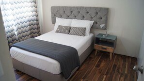 2 slaapkamers, een strijkplank/strijkijzer, wifi, beddengoed