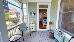 House | Balcony - River House 1W (Ottawa)