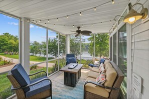 House, 1 King Bed (Bow Wow on the River) | Interior
