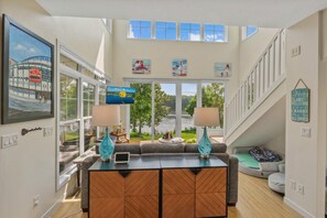 House, 1 King Bed (Bow Wow on the River) | Interior