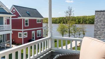 House, Multiple Beds (Skippin` Stones ) | Balcony