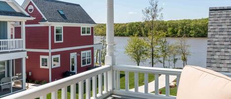 Talo, useita sänkyjä (Skippin` Stones ) | Parveke