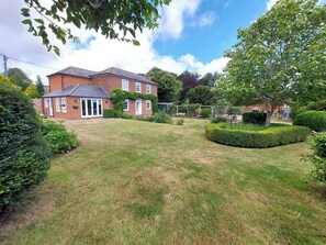 Exterior - 4 bedroom accommodation in Tilmanstone, near Deal (Tilmanstone, near Deal)