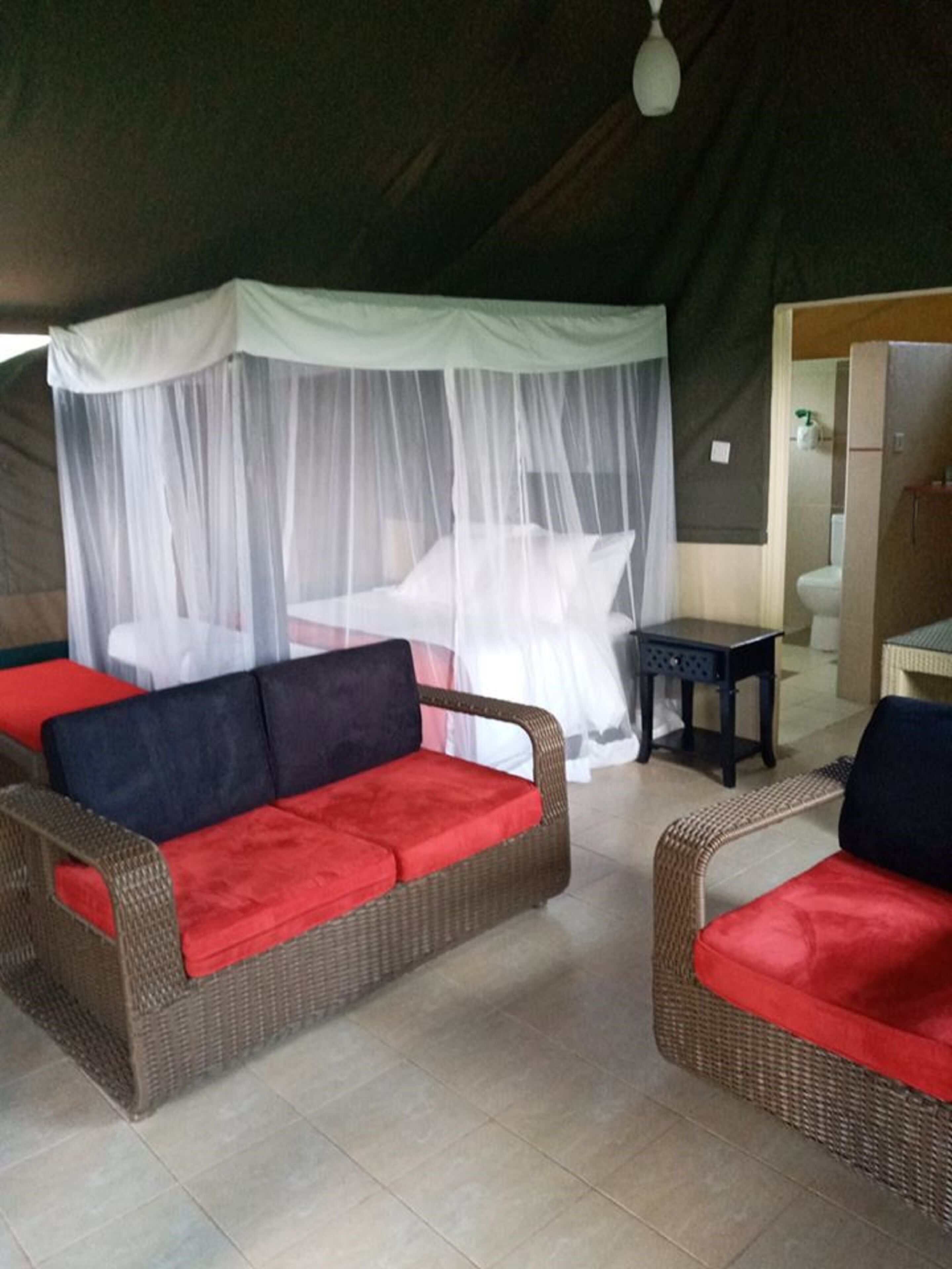 Standard Tent | Desk, free WiFi, bed sheets