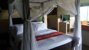 Standard Tent | Desk, free WiFi, bed sheets