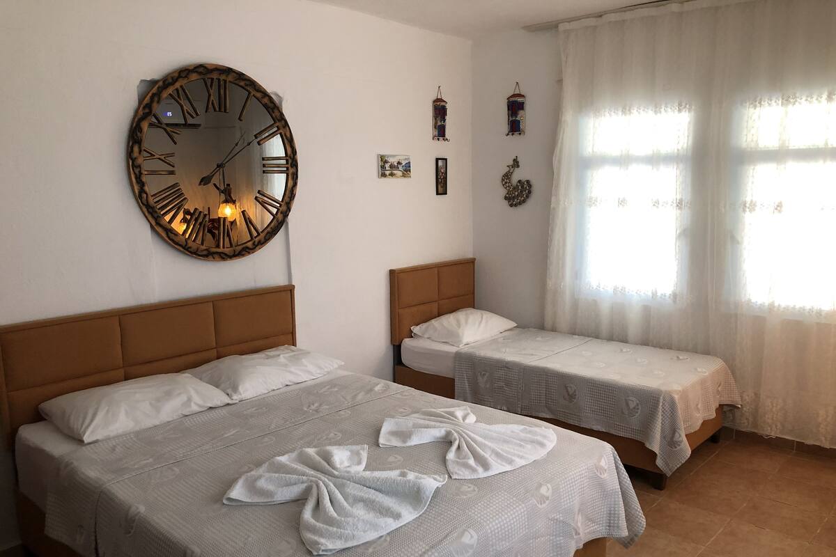 Habitación triple clásica | Sábanas italianas Frette y ropa de cama de alta calidad