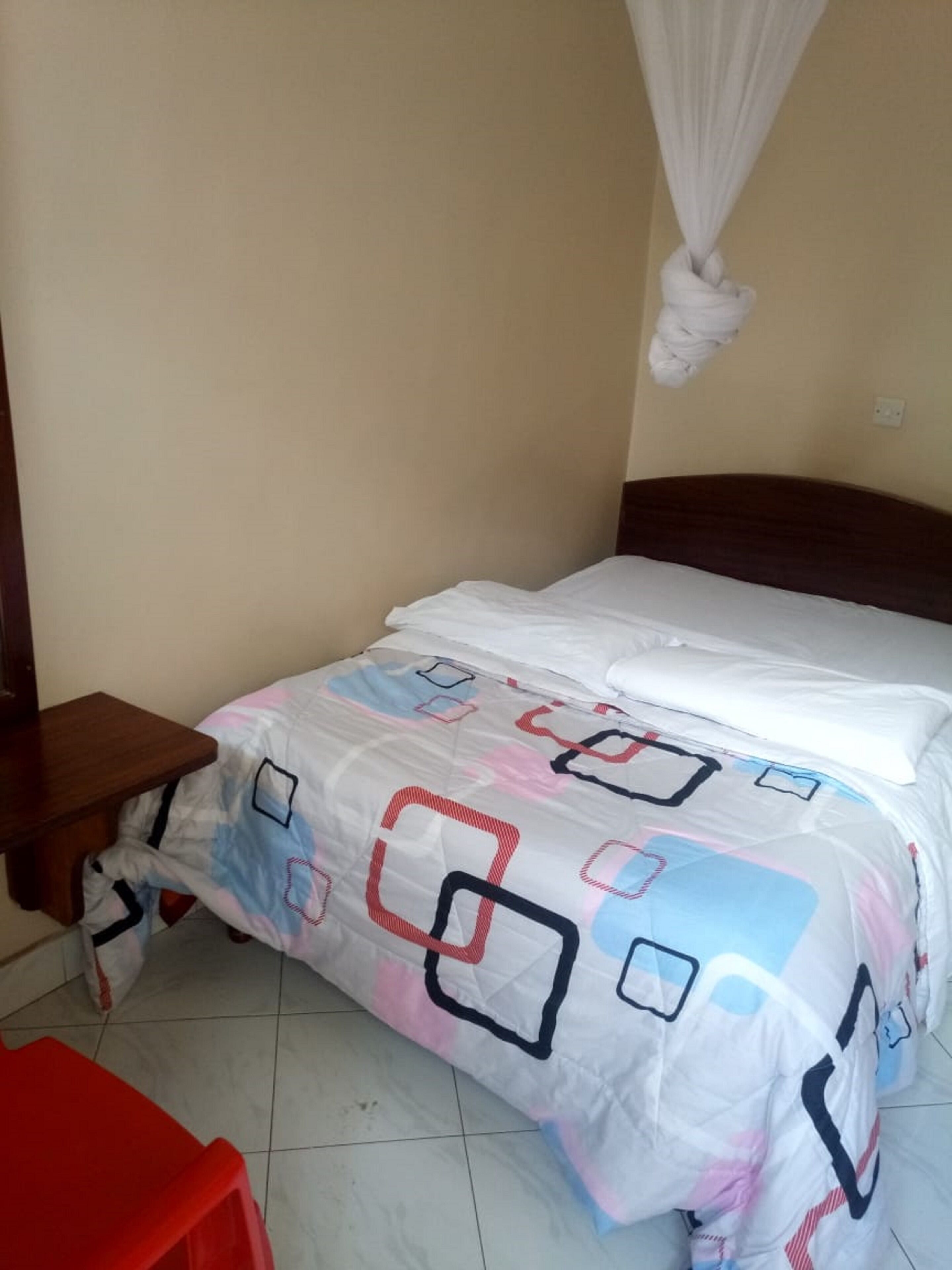 Single Room | Desk, soundproofing, free WiFi, bed sheets