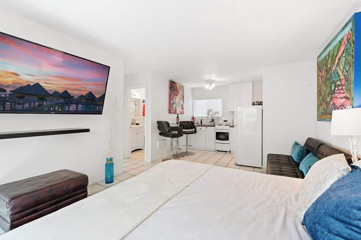 Iron/ironing board, travel cot, WiFi, bed sheets