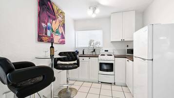 Refrigerador, cafetera/tetera, tetera/pava eléctrica