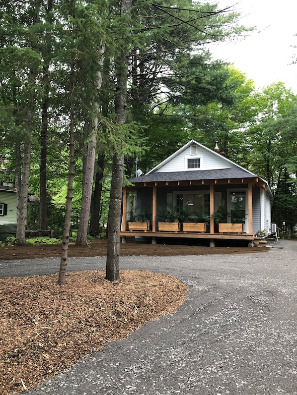 Exterior - Charming 1960's Chalet (Rawdon)