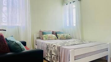 4 makuuhuonetta, silitysrauta/-lauta, vauvan matkasänky, ilmainen Wi-Fi