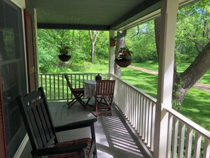 Outdoor dining - Close to Galena, close to perfect. Premier get away. Three beautiful suites. (Galena)