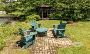 Property grounds - 4 bdrm + loft! 3 bath. Cottage+Renovated Guest Cabin! (Port Carling)