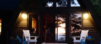 4 bdrm + loft! 3 bath. Cottage+Renovated Guest Cabin!