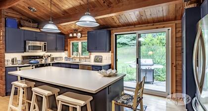 4 bdrm + loft! 3 bath. Cottage+Renovated Guest Cabin!