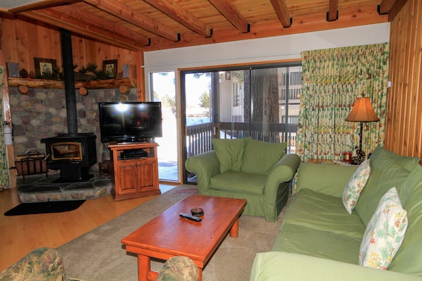 Télévision, cheminée