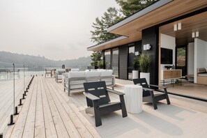 Outdoor dining - 5 bdrm, Lake Rosseau, SW Exposure,! Gorgeous Sunsets! New Boathouse! (Minett)