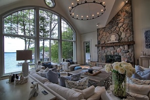 TV, peis og stereoanlegg