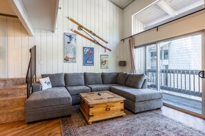 Televisión y chimenea 