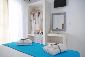 Superior Apartment | In-room safe, free cribs/infant beds, free WiFi, bed sheets - 8 Keys Residence (Paros)