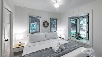 4 bedrooms, iron/ironing board, WiFi, bed sheets