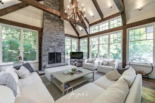 5-year old, Luxury Build on Joe! Immaculate Main + Guest Cottage! Tennis!