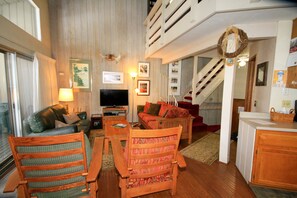 TV, caminetto, lettore DVD