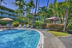 Pool - First Responders Book With Us - Kona Islander Inn! (Kailua-Kona)