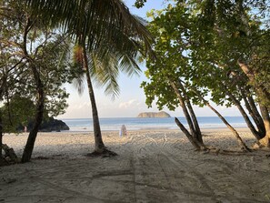 Nära stranden och strandhanddukar