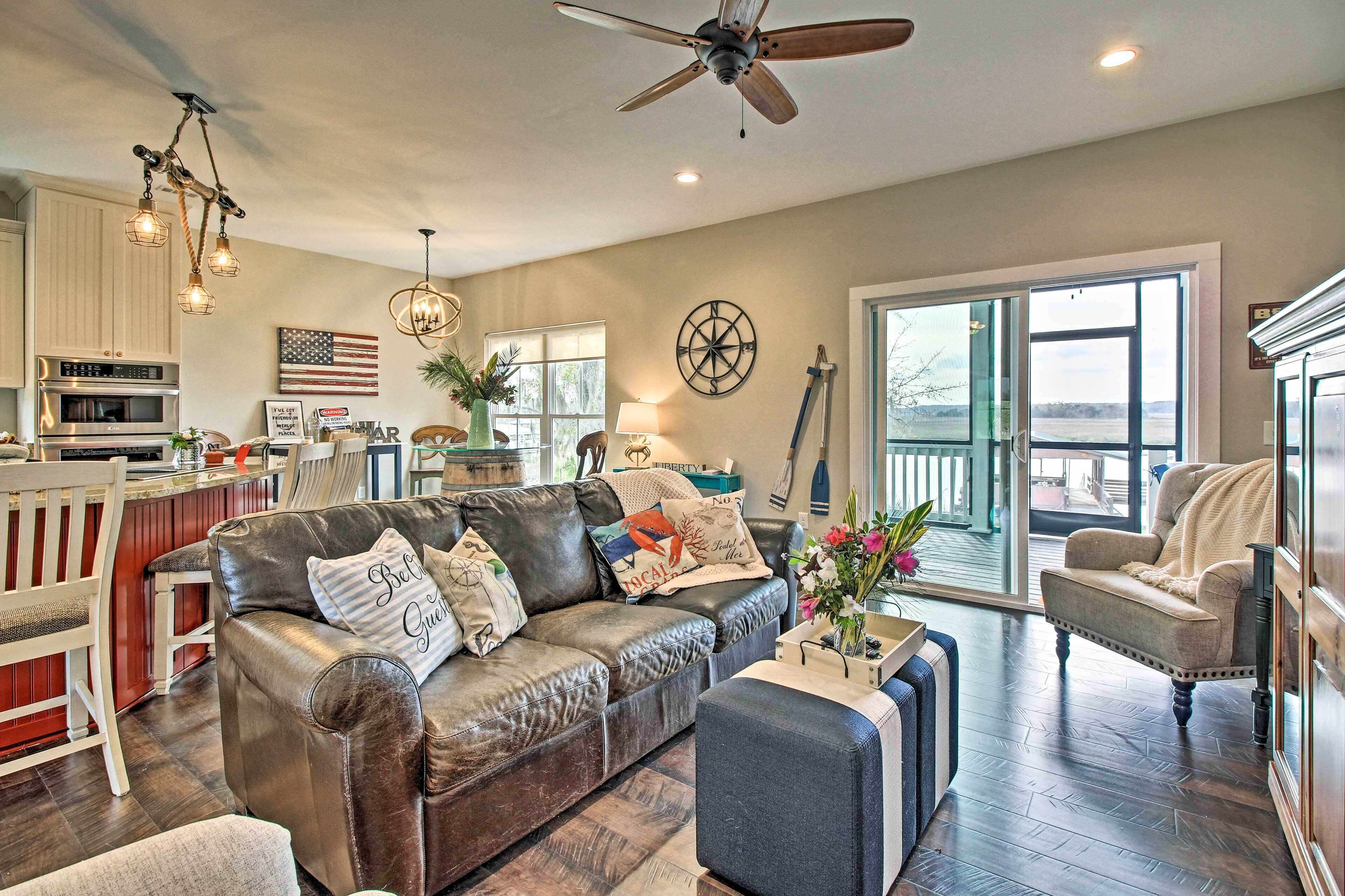 Waterfront Colonels Island Home: Shared Dock!