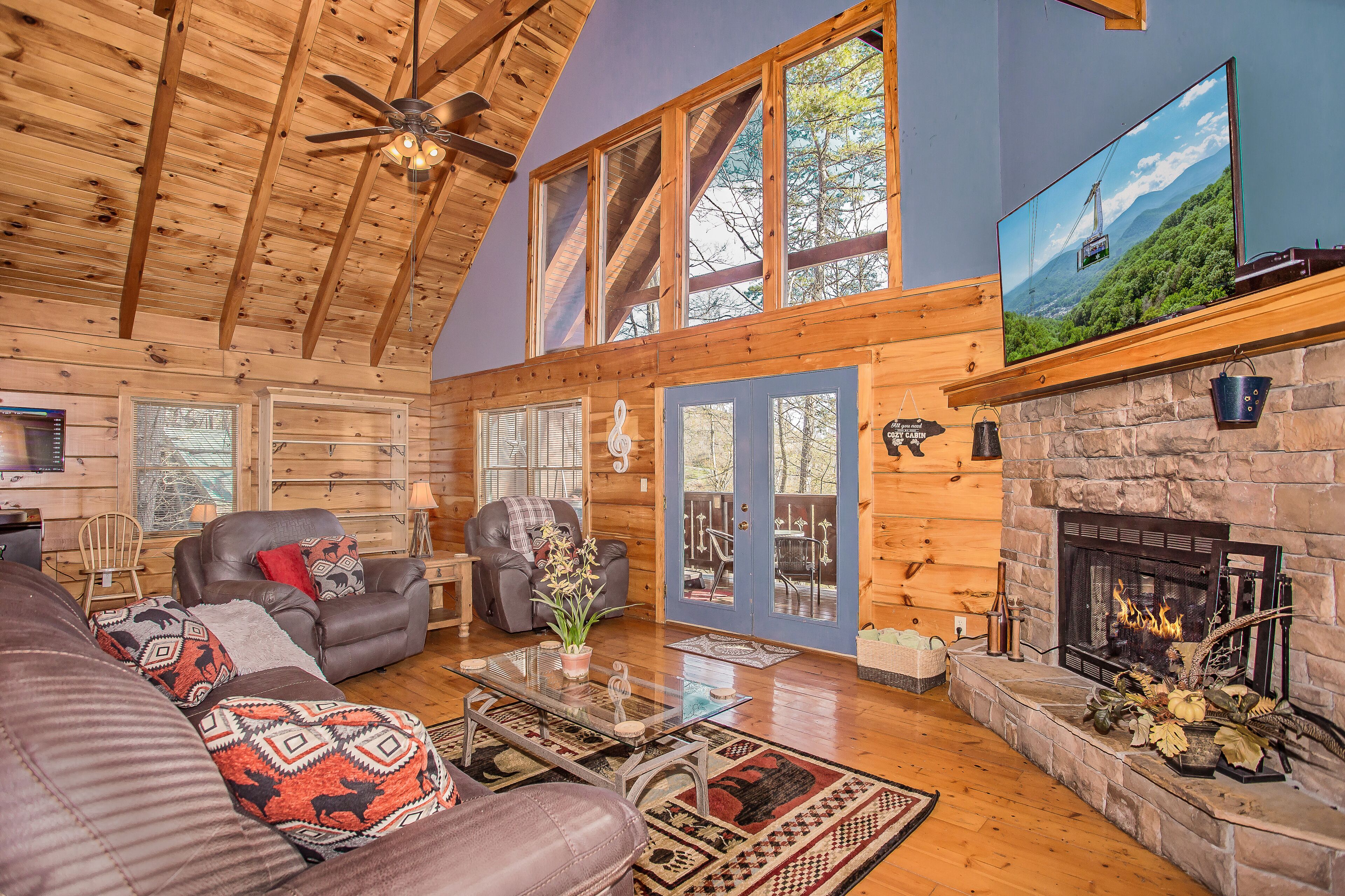 تلفزيون ذكي، مدفأة، كُتُب