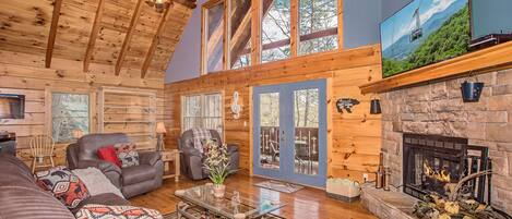 Smart-TV, Kamin, Bücher