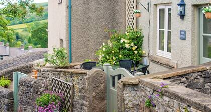 3 bedroom accommodation in Bradwell
