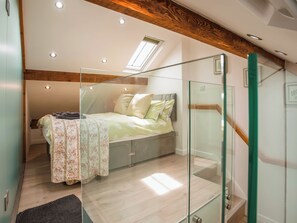 3 bedrooms, WiFi (free), bed sheets