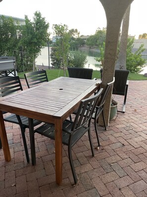 Outdoor dining - WATER FRONT SWEET HOME (Mesa)