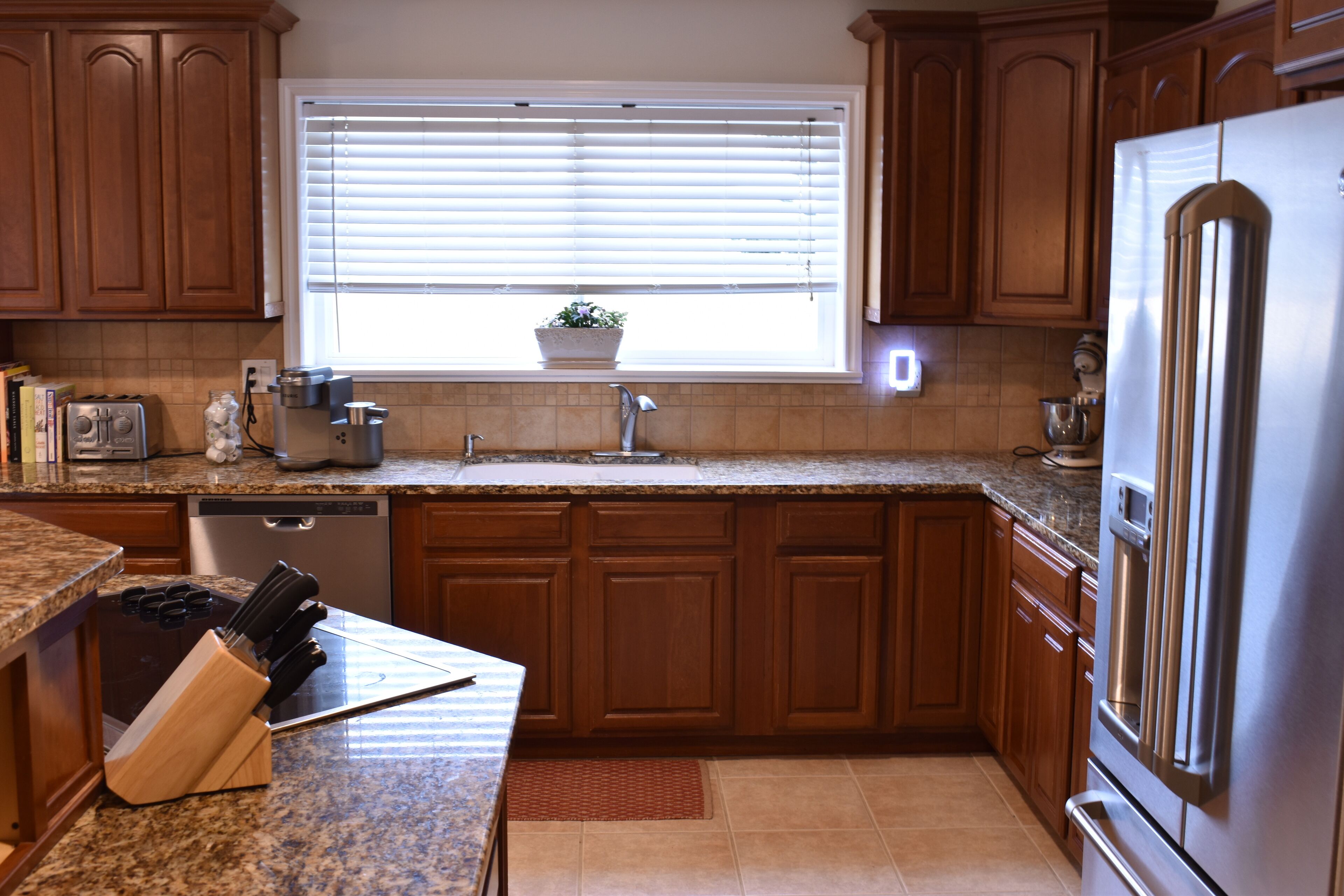 Beautiful Entire Home with Decks and Theater in Premiere Oregon Wine Country