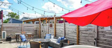 屋外ダイニングエリア