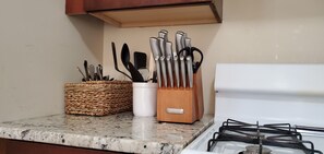 Private kitchen - private1 bed 1 bath free parking coffee cozy (matawan)